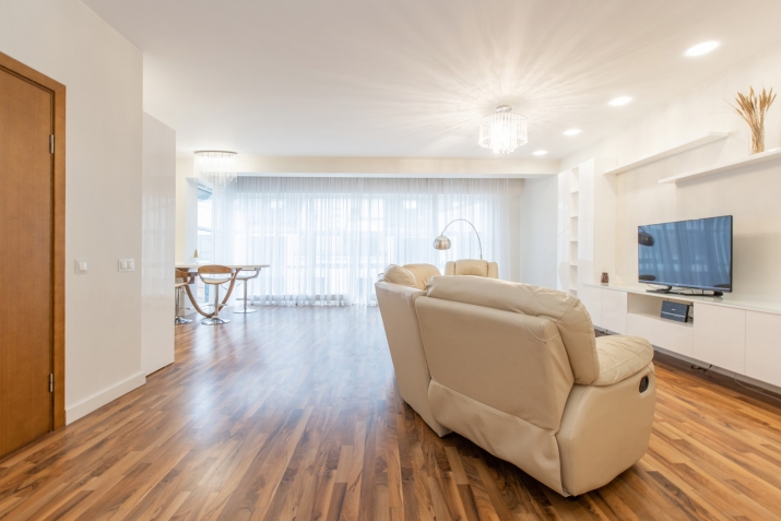 Sludinājumi. Pārdod plašu un mūsdienīgu 3 istabu dzīvokli ekskluzīvajā projektā \'Šokolāde\' Rīgas centrā!  Cena: 295000 EUR Foto #3