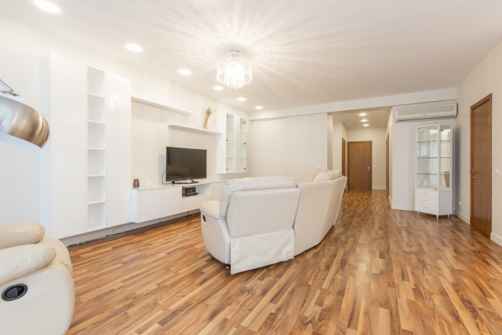 Sludinājumi. Pārdod plašu un mūsdienīgu 3 istabu dzīvokli ekskluzīvajā projektā \'Šokolāde\' Rīgas centrā!  Cena: 295000 EUR Foto #2