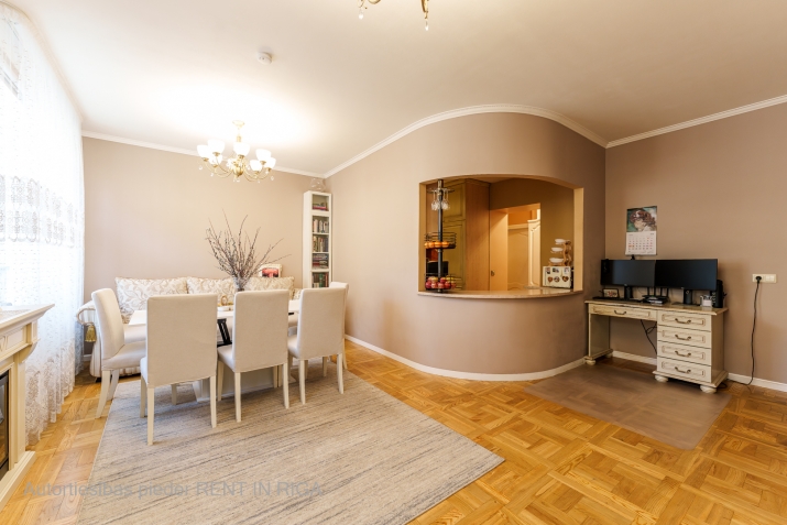 Объявление. Продается 4-комнатная квартира с высококачественным ремонтом!  Элегантная квартира в югендстилевом Цена: 151000 EUR Foto #2