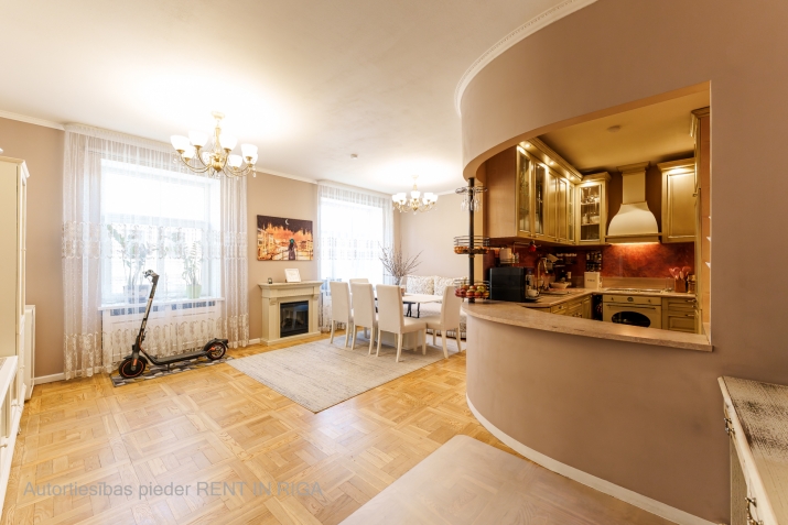 Объявление. Продается 4-комнатная квартира с высококачественным ремонтом!  Элегантная квартира в югендстилевом Цена: 151000 EUR Foto #1