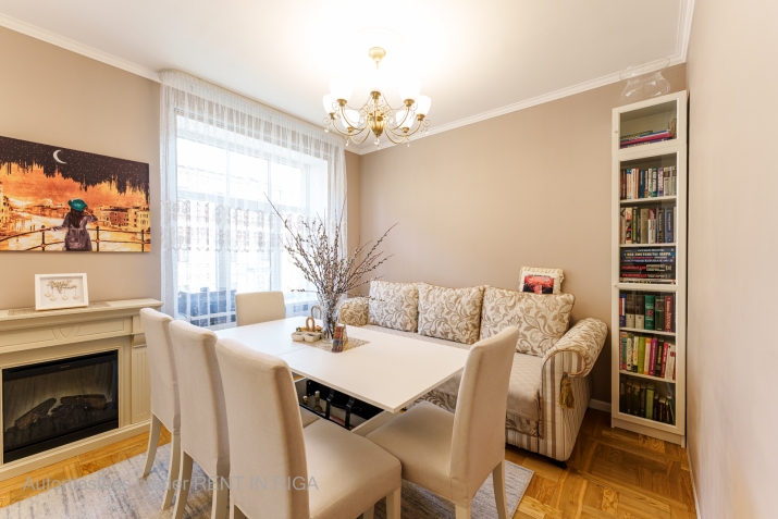 Объявление. Продается 4-комнатная квартира с высококачественным ремонтом!  Элегантная квартира в югендстилевом Цена: 151000 EUR Foto #3