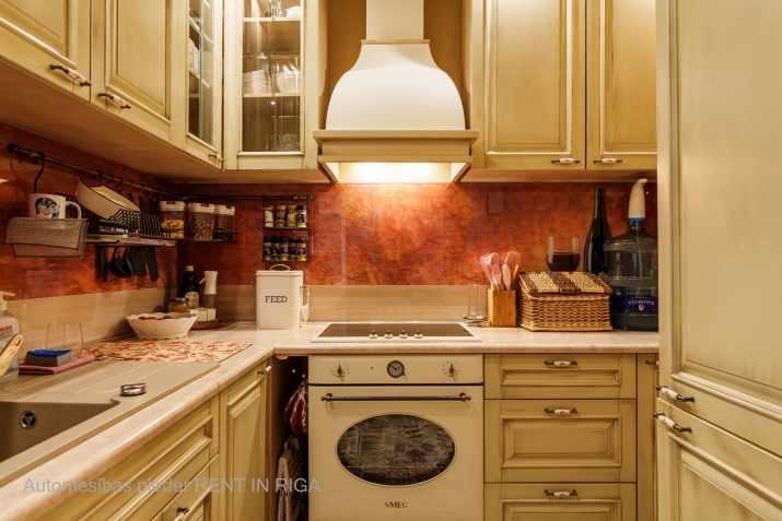 Объявление. Продается 4-комнатная квартира с высококачественным ремонтом!  Элегантная квартира в югендстилевом Цена: 151000 EUR Foto #8