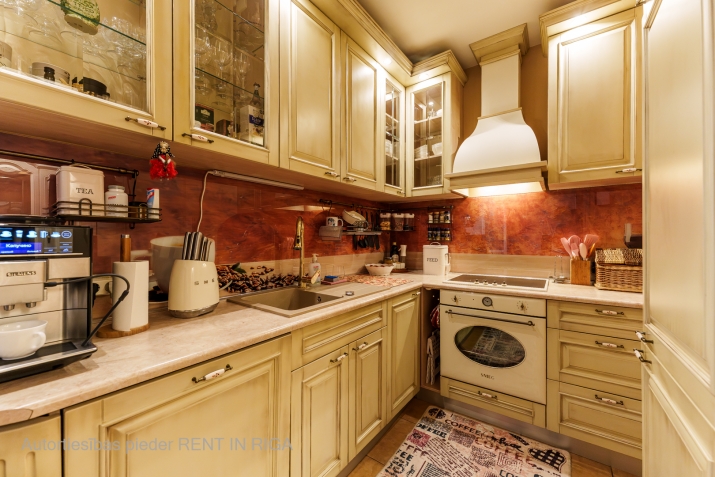 Объявление. Продается 4-комнатная квартира с высококачественным ремонтом!  Элегантная квартира в югендстилевом Цена: 151000 EUR Foto #7