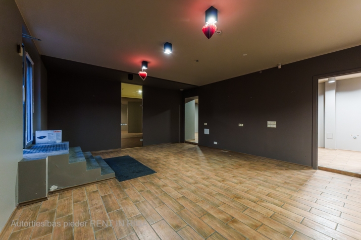 Sludinājumi. Piedāvājam  modernas komerctelpas ar kopējo platību 125 m prestižā Rīgas rajonā - Klusajā centrā. Cena: 160000 EUR Foto #2