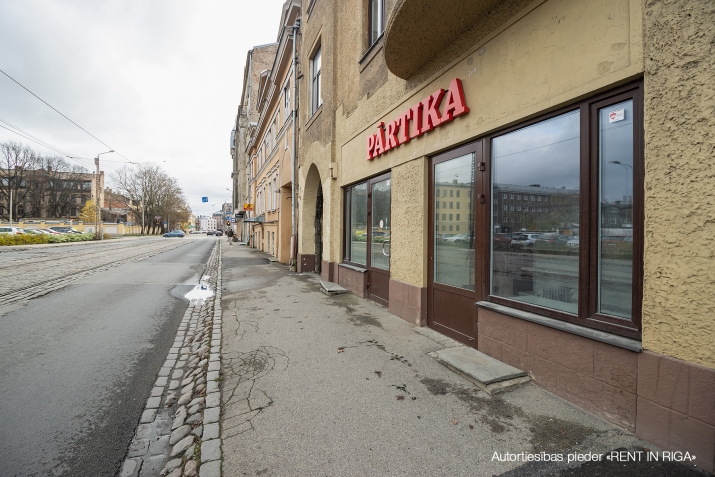 Sludinājumi. Tirdzniecības telpas pārtikas veikalam ar lieliem skatlogiem.  Izdevīga lokācija, vieta. Izcilas Cena: 75000 EUR Foto #9