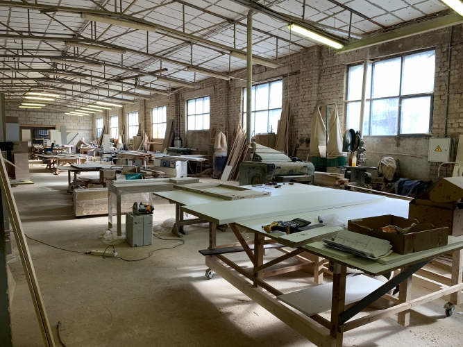 Sludinājumi. Pārdod nekustamo īpašumu komercdarbības izmantošanai bez iekārtām.  Ražošanas telpas ar apkuri ~ Cena: 180000 EUR Foto #2