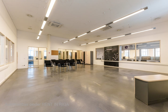 Sludinājumi. Iznomā biroju Latgales ielā 322, multifunkcionāla, renovēta būve pretī t/c \'Dole\'.  Birojs ēkas 4. Cena: 2349 EUR/mēn Foto #2