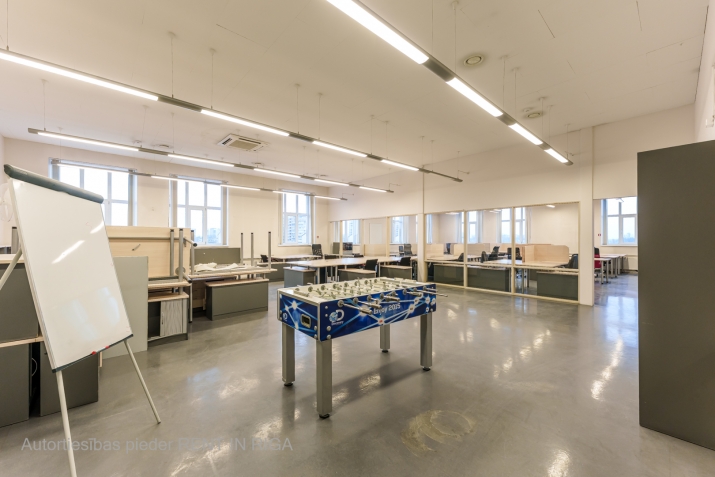 Sludinājumi. Iznomā biroju Latgales ielā 322, multifunkcionāla, renovēta būve pretī t/c \'Dole\'.  Birojs ēkas 4. Cena: 2349 EUR/mēn Foto #4