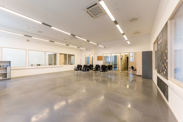 Sludinājumi. Iznomā biroju Latgales ielā 322, multifunkcionāla, renovēta būve pretī t/c \'Dole\'.  Birojs ēkas 4. Cena: 2349 EUR/mēn Foto #3
