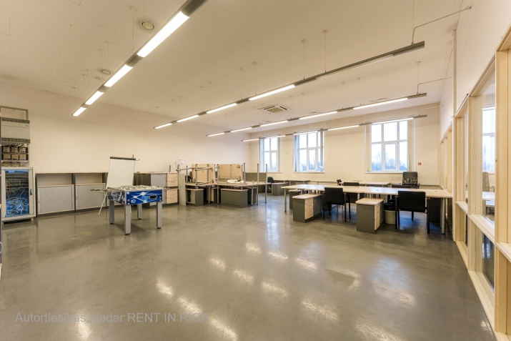 Sludinājumi. Iznomā biroju Latgales ielā 322, multifunkcionāla, renovēta būve pretī t/c \'Dole\'.  Birojs ēkas 4. Cena: 2349 EUR/mēn Foto #1