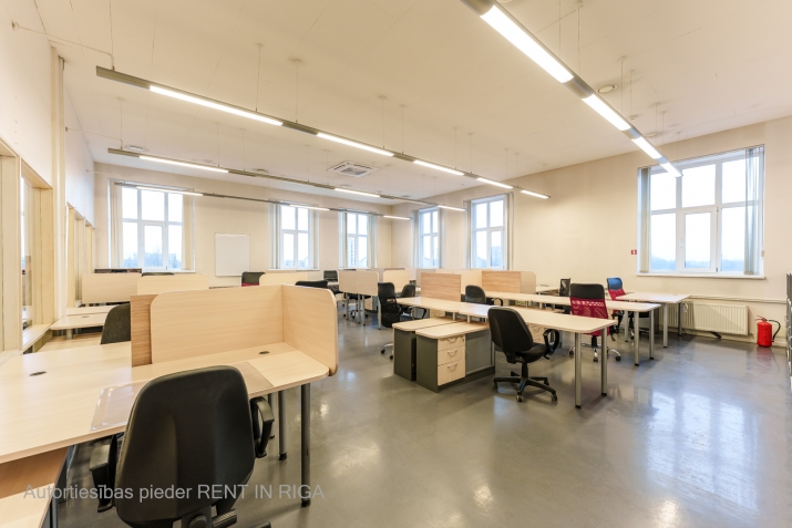 Sludinājumi. Iznomā biroju Latgales ielā 322, multifunkcionāla, renovēta būve pretī t/c \'Dole\'.  Birojs ēkas 4. Cena: 2349 EUR/mēn Foto #5