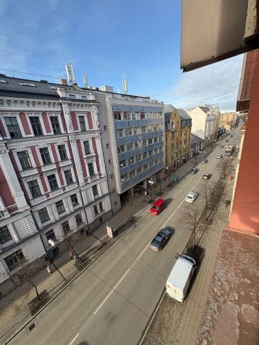 Sludinājumi. Iznomā Gaišu ērtu biroja telpu , pilnībā aprīkots ar mēbelēm klusajā centrā . Ar koplietošanas Cena: 290 EUR/mēn Foto #6