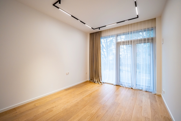 Sludinājumi. Dzīvoklis 100 metru attālumā no jūras.  Tiek pārdots brīnišķīgs trīsistabu dzīvoklis ar plašu Cena: 370000 EUR Foto #6