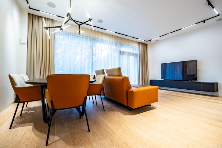 Sludinājumi. Dzīvoklis 100 metru attālumā no jūras.  Tiek pārdots brīnišķīgs trīsistabu dzīvoklis ar plašu Cena: 370000 EUR Foto #3