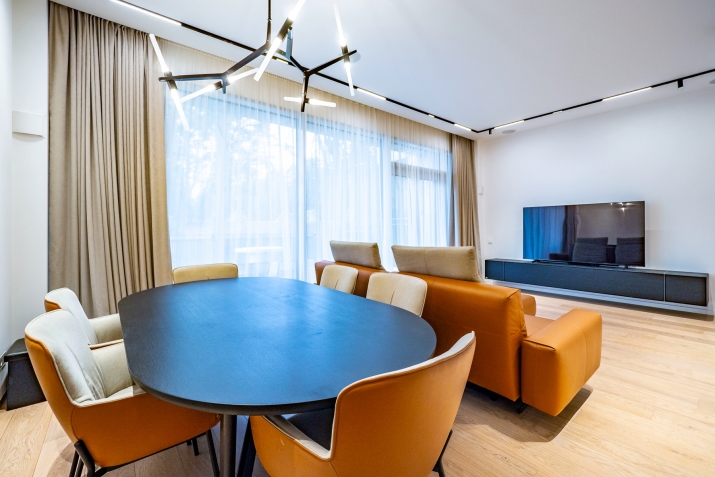 Sludinājumi. Dzīvoklis 100 metru attālumā no jūras.  Tiek pārdots brīnišķīgs trīsistabu dzīvoklis ar plašu Cena: 370000 EUR Foto #2