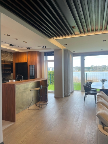 Объявление. Современный частный дом в Юрмале, на берегу Лиелупе. Имущество находится в тихом и уединенном Цена: 2.1e+06 EUR Foto #5