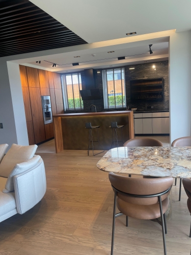 Объявление. Современный частный дом в Юрмале, на берегу Лиелупе. Имущество находится в тихом и уединенном Цена: 2.1e+06 EUR Foto #8