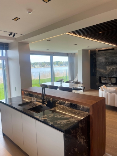 Объявление. Современный частный дом в Юрмале, на берегу Лиелупе. Имущество находится в тихом и уединенном Цена: 2.1e+06 EUR Foto #7