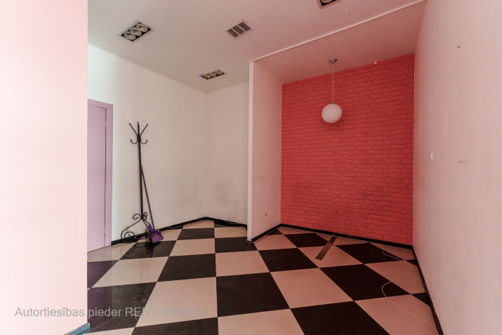 Объявление. Nomai pieejamas tirdzniecības telpas vienā no aktīvākajām vietām Rīgas centrā - Tērbatas iela un Цена: 1700 EUR/мес. Foto #7