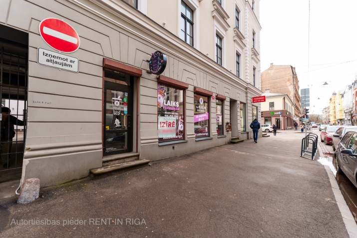 Объявление. Nomai pieejamas tirdzniecības telpas vienā no aktīvākajām vietām Rīgas centrā - Tērbatas iela un Цена: 1700 EUR/мес. Foto #9