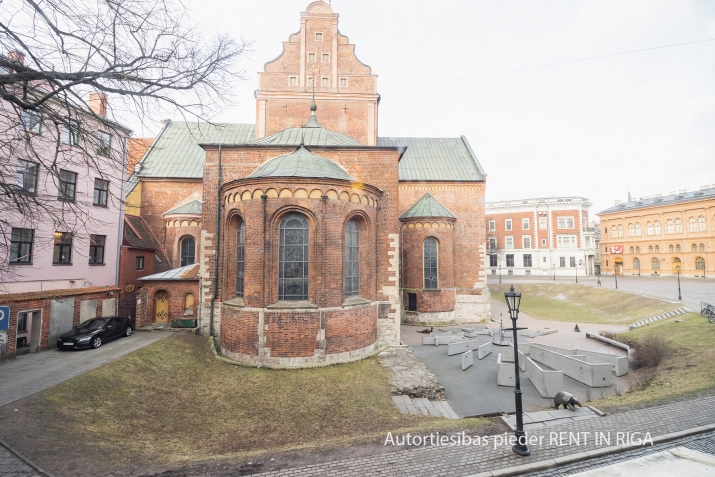 Sludinājumi. Pārdod arhitektoniski pievilcīgu ēku Vecrīgā, pretī Doma laukumam ar kopējo platību 453.3 m2.  4 Cena: 1.3e+06 EUR Foto #2