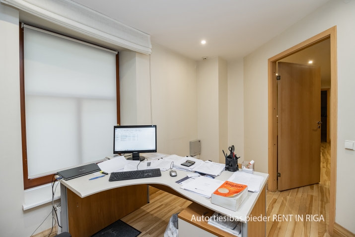 Sludinājumi. Pārdod arhitektoniski pievilcīgu ēku Vecrīgā, pretī Doma laukumam ar kopējo platību 453.3 m2.  4 Cena: 1.3e+06 EUR Foto #6