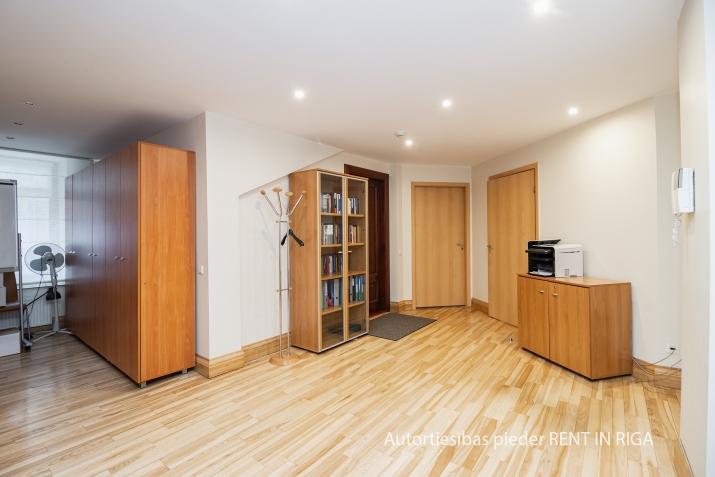 Sludinājumi. Pārdod arhitektoniski pievilcīgu ēku Vecrīgā, pretī Doma laukumam ar kopējo platību 453.3 m2.  4 Cena: 1.3e+06 EUR Foto #7