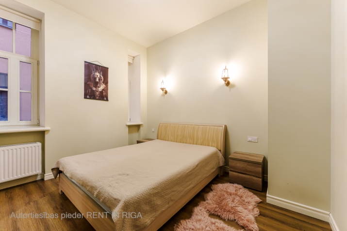 Sludinājumi. Piedāvajam plašu 3 istabu dzīvokli renovētā namā Rīgas centrā, klusā vienvirziena ielā starp Cena: 220000 EUR Foto #7