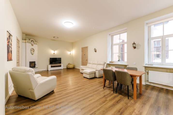 Sludinājumi. Piedāvajam plašu 3 istabu dzīvokli renovētā namā Rīgas centrā, klusā vienvirziena ielā starp Cena: 220000 EUR Foto #5