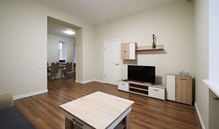 Sludinājumi. Piedāvājam 2 istabu dzīvokli centrā, pilnībā renovētā namā. Nams atrodas Rīgas centrā, klusā Cena: 141600 EUR Foto #8