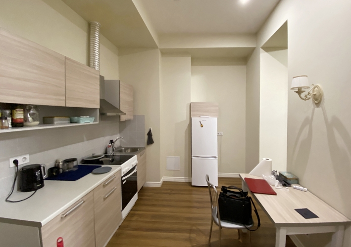 Sludinājumi. Piedāvājam plašu studio dzīvokli renovētā nama 1. augstajā stāvā. Nams atrodas Rīgas centrā, klusā Cena: 124800 EUR Foto #9