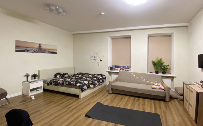 Sludinājumi. Piedāvājam plašu studio dzīvokli renovētā nama 1. augstajā stāvā. Nams atrodas Rīgas centrā, klusā Cena: 124800 EUR Foto #7