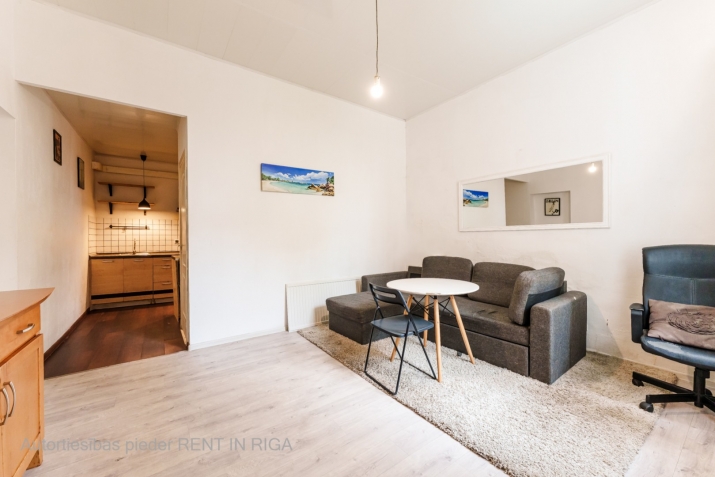 Sludinājumi. Tiek pārdots kompakta izmēra 2-istabu dzīvoklis.    Dzīvoklī ir uzstādīta iebūvēta virtuves Cena: 40000 EUR Foto #1