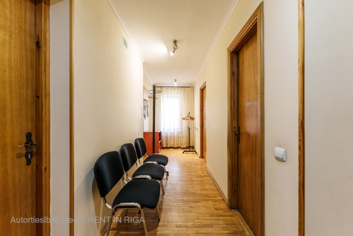 Sludinājumi. Iznomā divus kabinetus Krāslavas ielā.  WC un virtuve koplietošanā ar blakus nomnieku. Pilsētas Cena: 186 EUR/mēn Foto #5