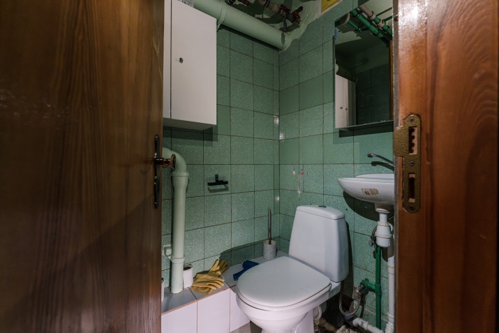 Sludinājumi. Iznomā biroja/tirdzniecības telpas Krāslavas ielā. Ieja no Krāslavas ielas. Pilsētas Cena: 300 EUR/mēn Foto #8