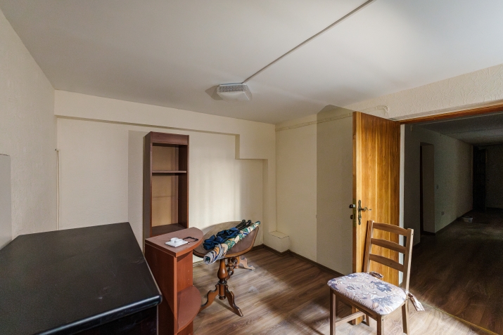 Sludinājumi. Iznomā biroja/tirdzniecības telpas Krāslavas ielā. Ieja no Krāslavas ielas. Pilsētas Cena: 300 EUR/mēn Foto #3