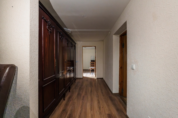 Sludinājumi. Iznomā biroja/tirdzniecības telpas Krāslavas ielā. Ieja no Krāslavas ielas. Pilsētas Cena: 300 EUR/mēn Foto #4