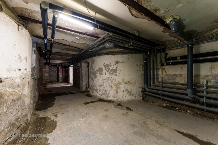 Sludinājumi. Komerctelpas vēsturiskā namīpašumā Rīgas Aktīvajā Centrā.  Telpas atrodas fasādes ēkas pagrabstāvā, Cena: 600 EUR/mēn Foto #9