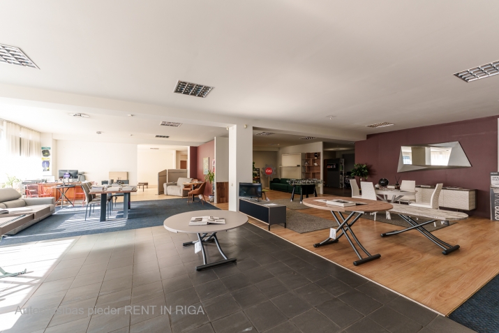 Sludinājumi. Tirdzniecības telpas pirmajā stāvā pie Dienvidu tilta. Redzamas no Krasta ielas.   Plānojumu ir Cena: 2000 EUR/mēn Foto #9