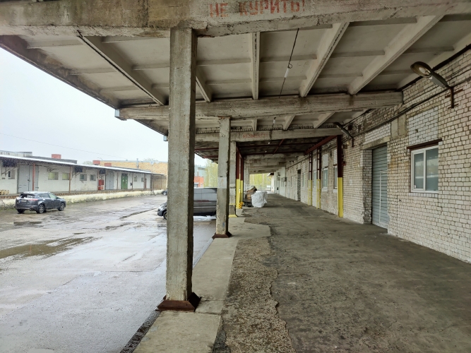 Sludinājumi. Sausas noliktavas telpas ar rampu. Foto ir no citas, blakus esošas noliktavas.  Noliktava labā Cena: 3500 EUR/mēn Foto #6