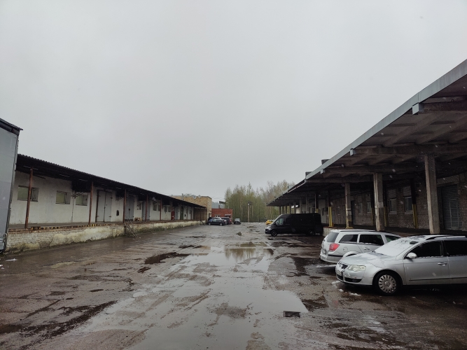 Sludinājumi. Sausas noliktavas telpas ar rampu. Foto ir no citas, blakus esošas noliktavas.  Noliktava labā Cena: 3500 EUR/mēn Foto #7