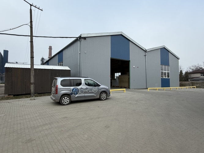 Объявление. Утеплённый ангар под склад или производство в Елгаве. Полированные бетонные полы, большие подъемные Цена: 8105 EUR/мес. Foto #4