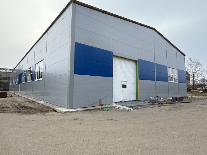 Объявление. Утеплённый ангар под склад или производство в Елгаве. Полированные бетонные полы, большие подъемные Цена: 8105 EUR/мес. Foto #9