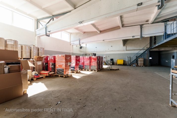 Объявление. Многофункциональное помещение на 1.этаже в Бергах, общей площадью 500 м2. Помещения отлично Цена: 2500 EUR/мес. Foto #1