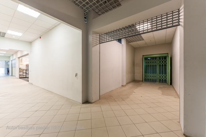 Объявление. Сдаются в аренду коммерческое помещение в Т/Ц IXO Золитуде.  у центрального входа.  + 1 этаж; + Цена: 480 EUR/мес. Foto #6