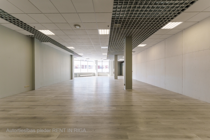 Sludinājumi. Iznomā tirzniecības telpas Zolitūdē, t/c \'IXO\'.  + 2. stāvs. + Pie ēkas bezmaksas autostāvvieta; + Cena: 1200 EUR/mēn Foto #2