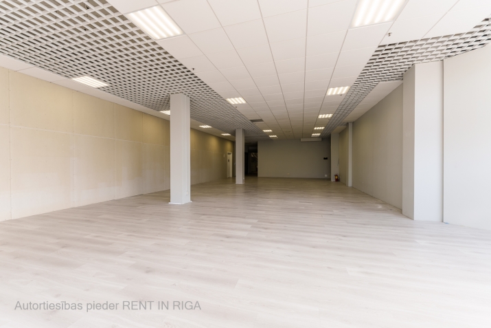 Sludinājumi. Iznomā tirzniecības telpas Zolitūdē, t/c \'IXO\'.  + 2. stāvs. + Pie ēkas bezmaksas autostāvvieta; + Cena: 1200 EUR/mēn Foto #4