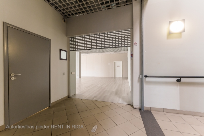 Sludinājumi. Iznomā tirzniecības telpas Zolitūdē, t/c \'IXO\'.  + 2. stāvs. + Pie ēkas bezmaksas autostāvvieta; + Cena: 1200 EUR/mēn Foto #6