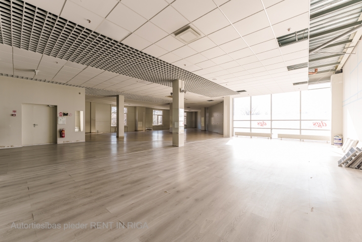 Объявление. Сдается коммерческое помещение в Золитуде, Т/Ц \'IXO\'.  + 2-й этаж. + Активный поток людей в Цена: 1640 EUR/мес. Foto #1