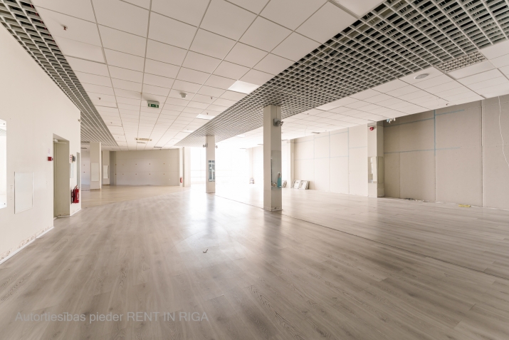 Объявление. Сдается коммерческое помещение в Золитуде, Т/Ц \'IXO\'.  + 2-й этаж. + Активный поток людей в Цена: 1640 EUR/мес. Foto #8